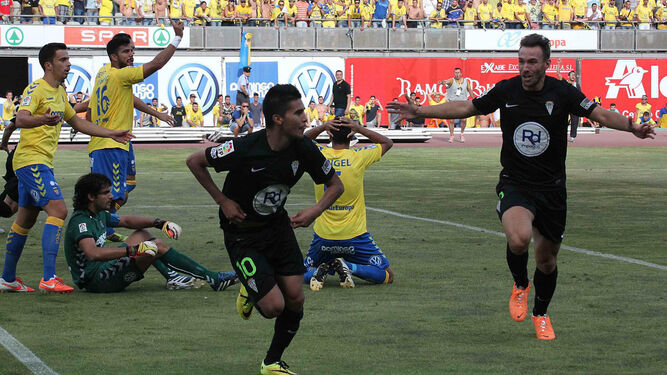 Ulises Dávila celebrando el gol del ascenso perseguido por Xisco.