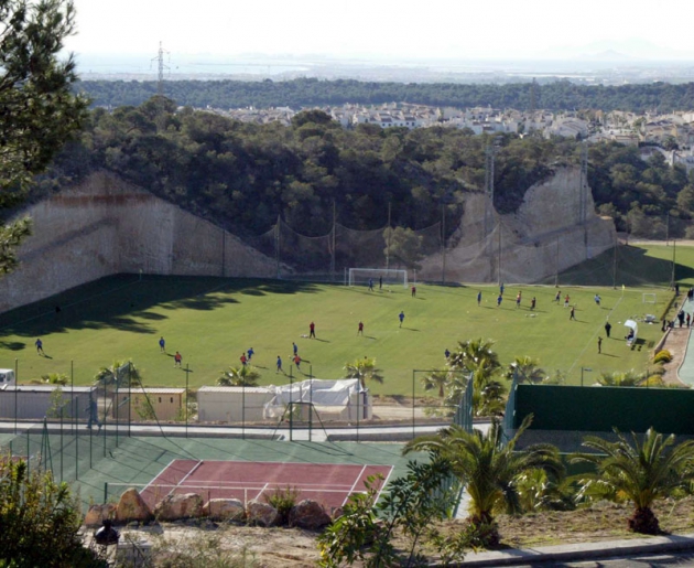 Imagen del barranco donde se encuentra el campo de futbol de Campoamor.