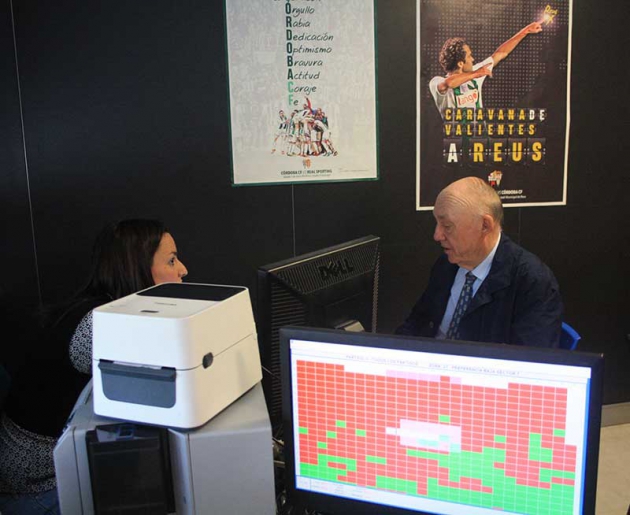 José María Córdoba renovando su carnet en 2018.