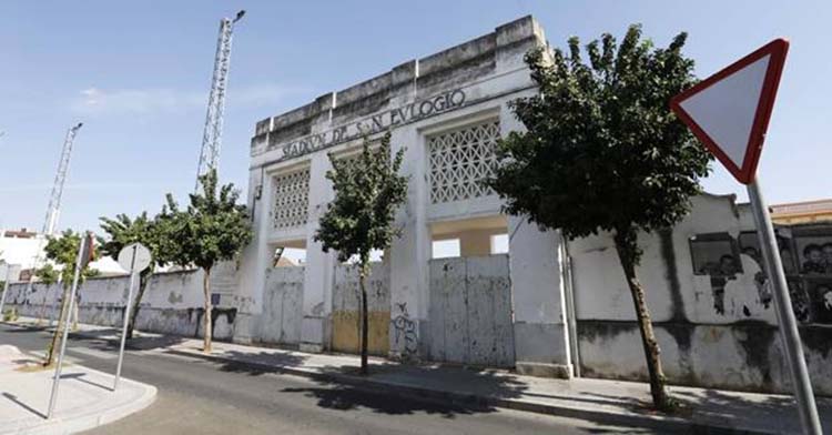 Imagen del estado de abandono de la entrada principal de San Eulogio.