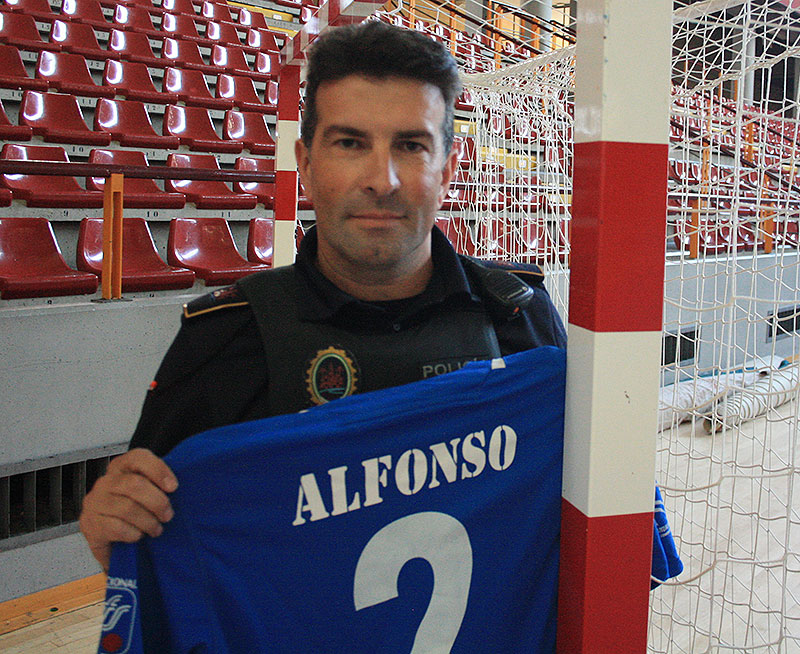 Alfonso Gemes con su camiseta azulina de hace 13 años en Vista Alegre