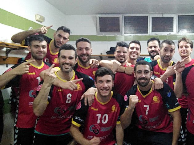 Los jugadores del Cajasur celebrando su éxito en Melilla