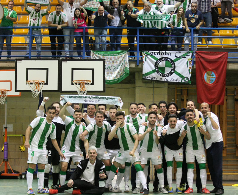 La celebración en Manzanares del equipo con sus aficionados