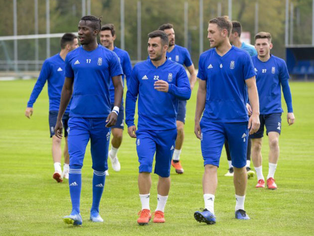 Los jugadores del Oviedo en un entrenamiento en el Requexón