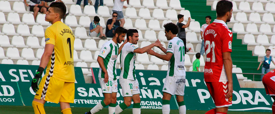Alfaro celebrando su gol con Andrés Martín y Quim Araujo