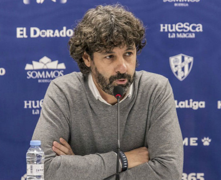 Emilio Vega en su etapa como director deportivo del Huesca
