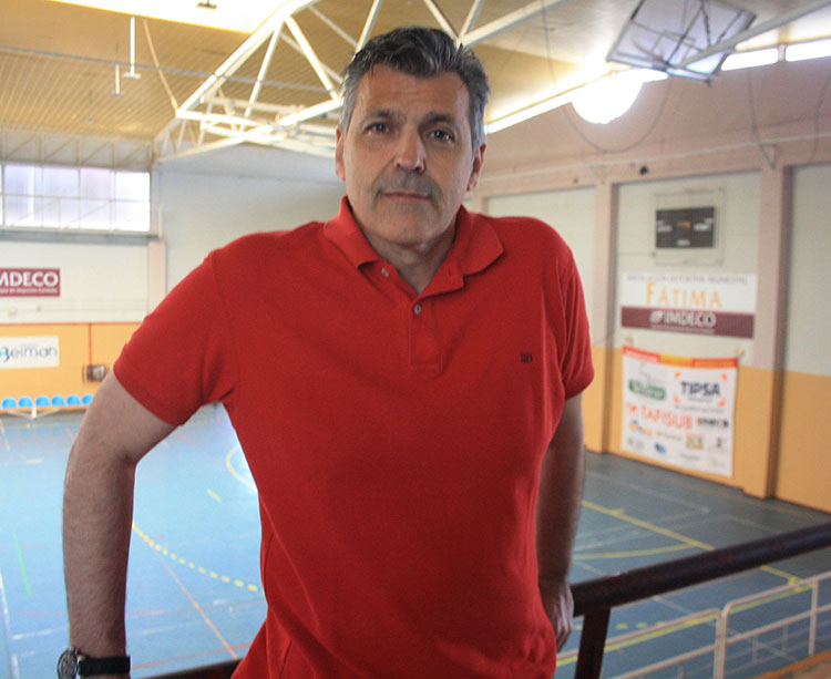 Paco Saavedra en la sala de barrio de Fátima