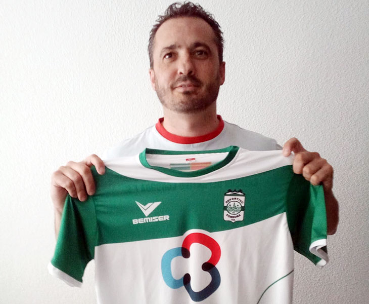 Juanma Cubero con la camiseta del Deportivo Córdoba Cajasur
