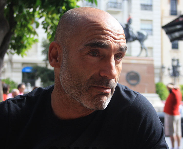 Alfonso Espejo con Gonzalo Fernández de Córdoba al fondo