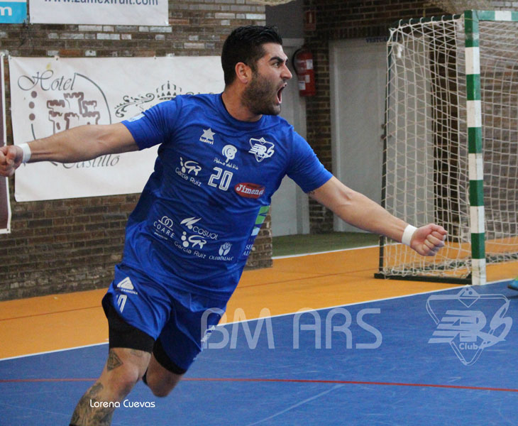 Ángel Povedano celebrando un tanto