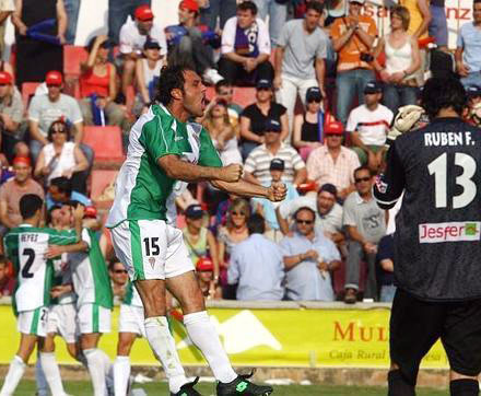 Una imagen del ascenso en Huesca, con Julio Pineda en primer término