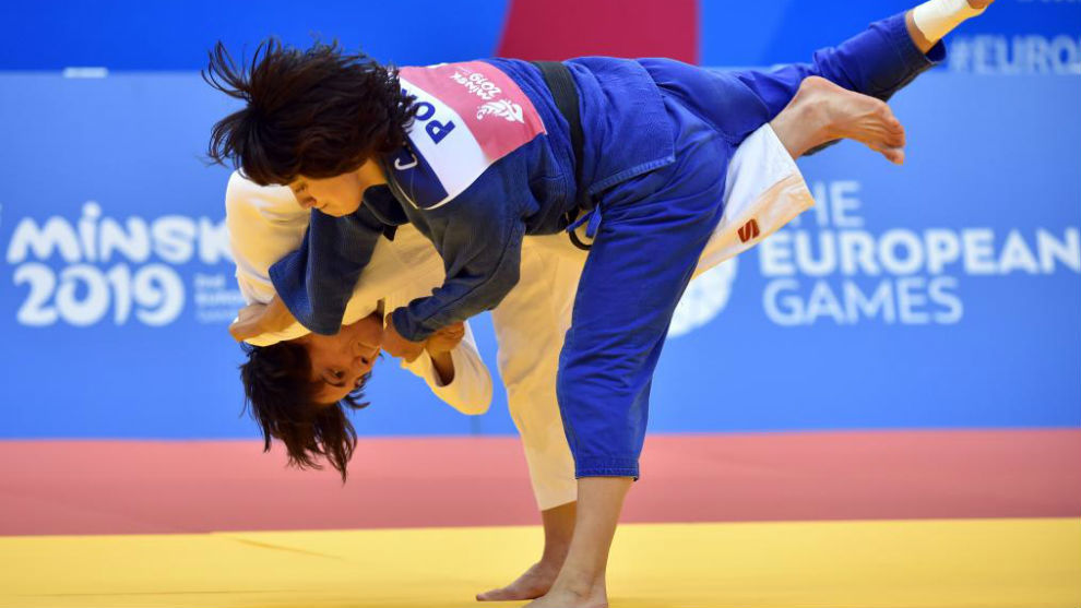 Julia Figueroa, de blanco, en el duelo por el bronce con la portuguesa Catarina Costa