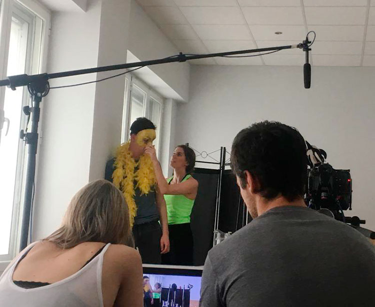Lourdes Mohedano durante una grabación en sus clase de Arte Dramático