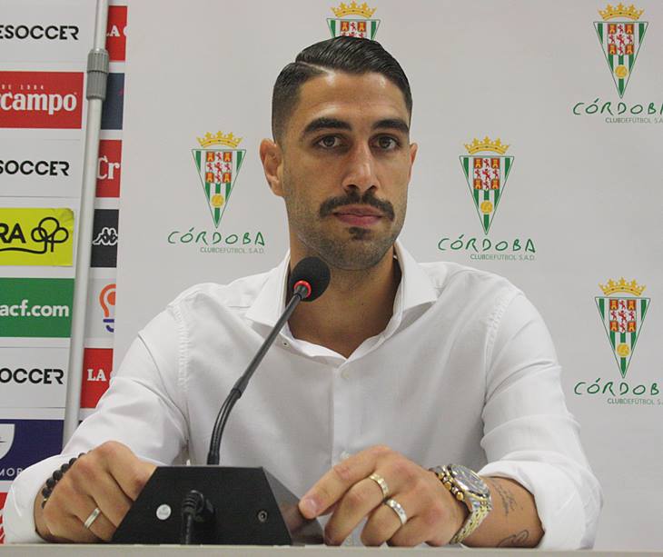 Victor Ruiz en sala de prensa el día de su presentación
