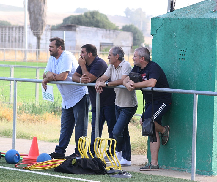 Rafa Herrerías junto a Jorge Rodríguez de Cózar e Iñaqui López Murga viendo al B