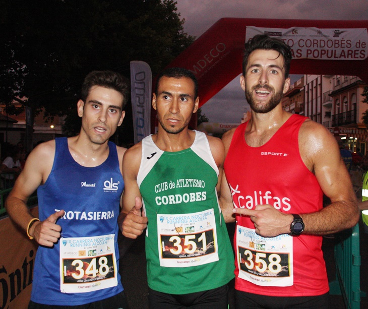 Los tres primeros clasificados de esta IX Carrera Nocturna de Alcolea