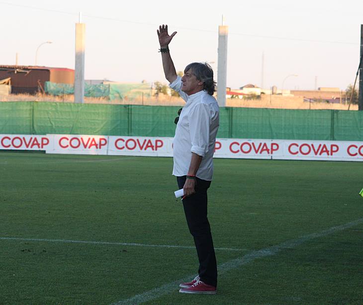 Enrique Martín, en pose torera, ayer en Pozoblanco
