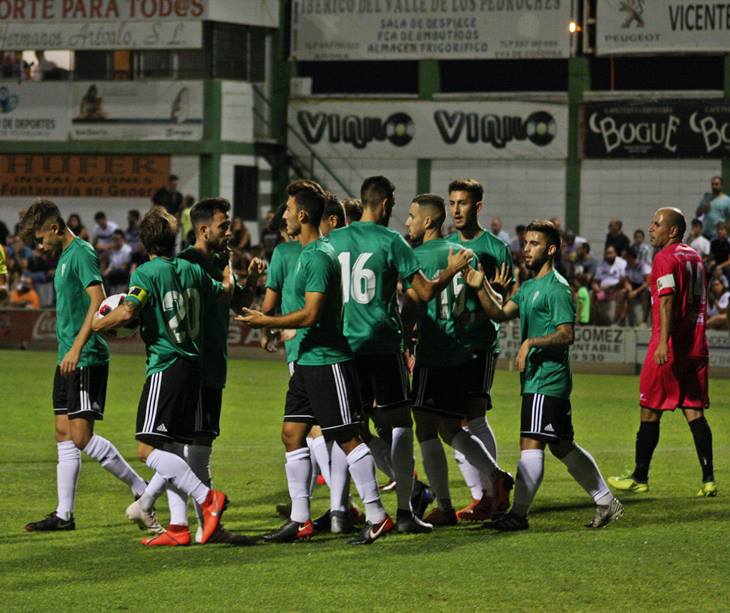 Los jugadores del Córdoba celebrando uno de sus tantos