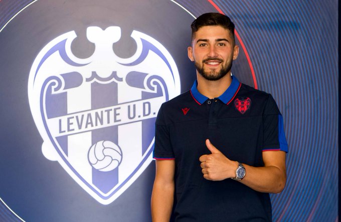 Chuma en su presentación con el Levante
