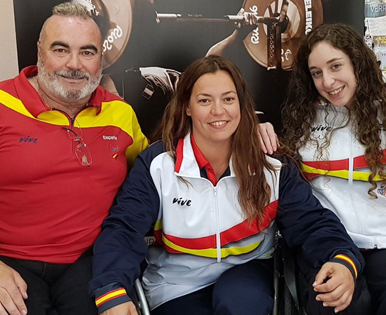 Domingo García junto a Montserrat Alcoba y Loida Zabala