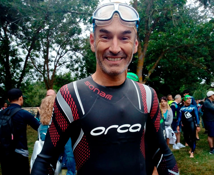 Eusebio Borrajo listo antes de tirarse al agua en Vitoria
