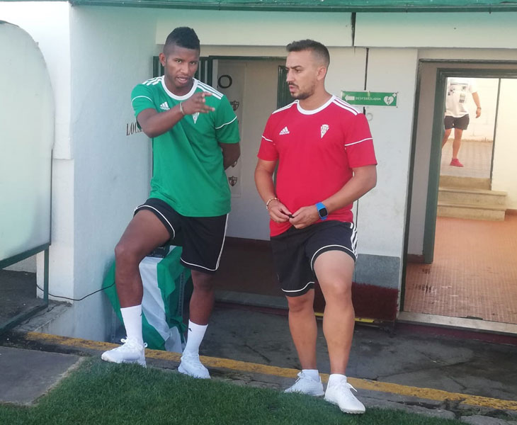 Fidel Escobar junto al utillero del primer equipo cordobesista, Ismael Bolívar