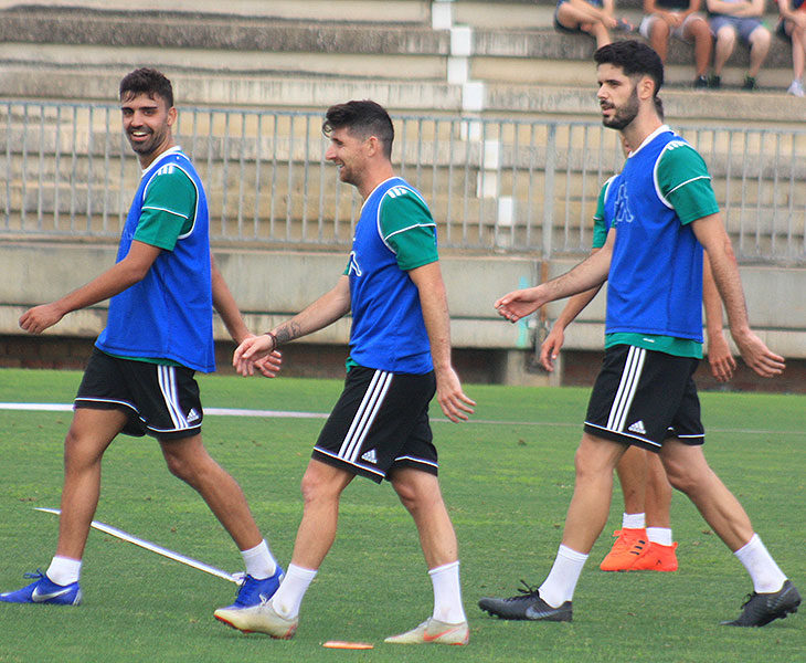 Javi Flores y Fernando Román, dos de los fichajes mayores de 23 años esta mañana durante la primera sesión de entrenamientos en la Ciudad Deportiva