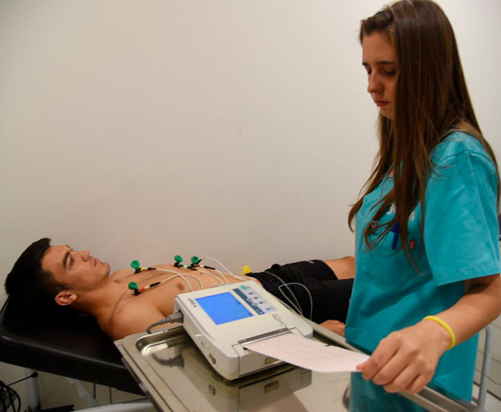Juanto Ortuño pasando el reconocimiento médicoJuanto Ortuño pasando el reconocimiento médico. Autor: CCF