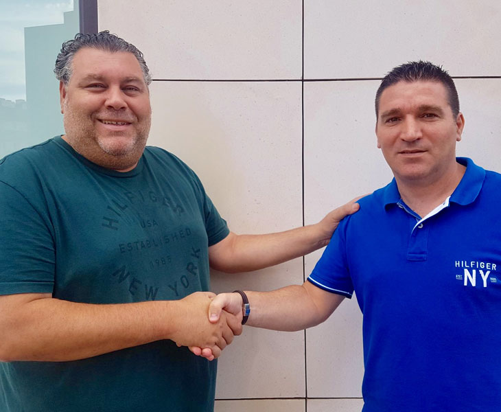 Rafa García y Lolo Vinos (derecha), tras sellar el acuerdo