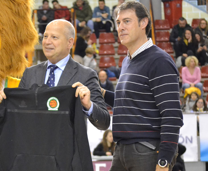 Ángel Lopera, presidente del Cordobásket, en ua imagen de archivo junto a Javier Imbroda