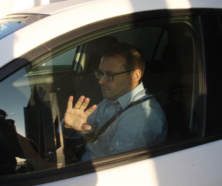 Fran López abandonando el estadio sin hacer declaraciones. Autor: Paco Jiménez