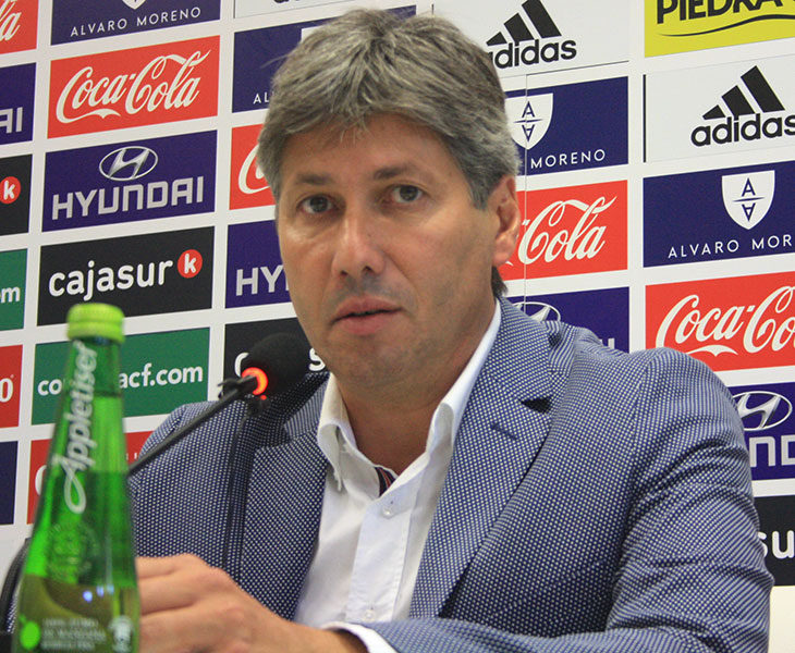 Alfonso Serrano durante su aparición en la sala de prensa de El Arcángel