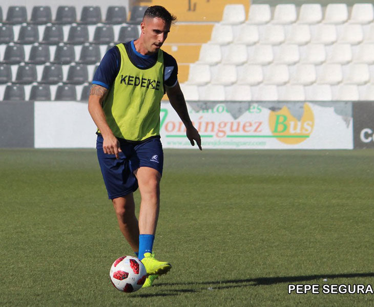 Andrés Salas entrenándose con el Ceuta. Foto: Pepe Segura