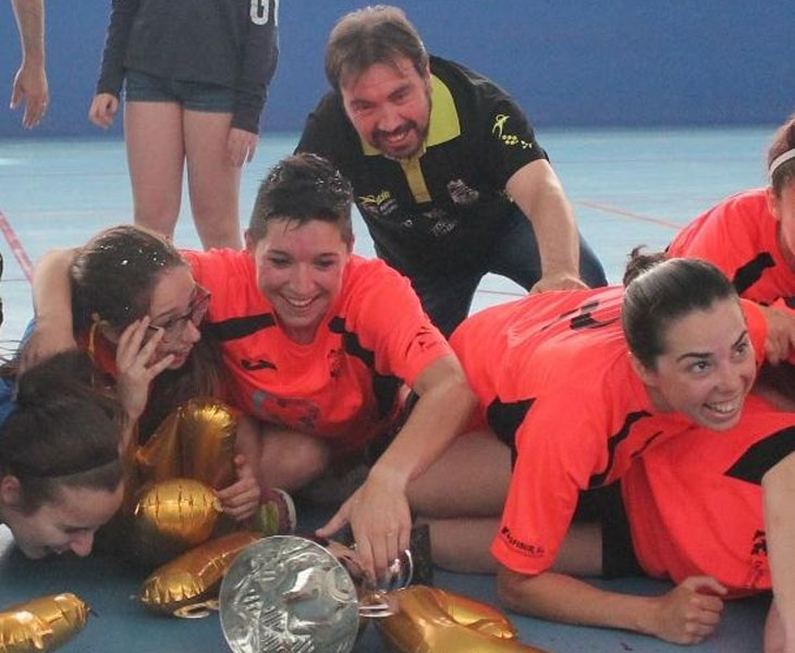 Carmen Hernica, en el centro, en la celebración del título de Copa Diputación 2018