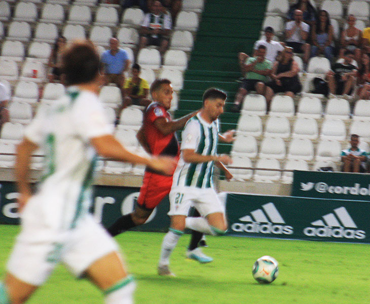 Javi Flores arranca desde atrás