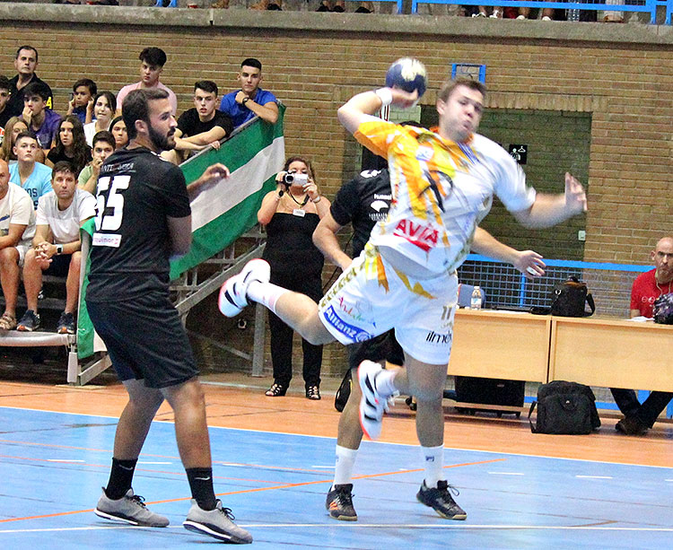 El serbio Mijatovic busca en suspensión la meta del Antequera tras superar a Castro
