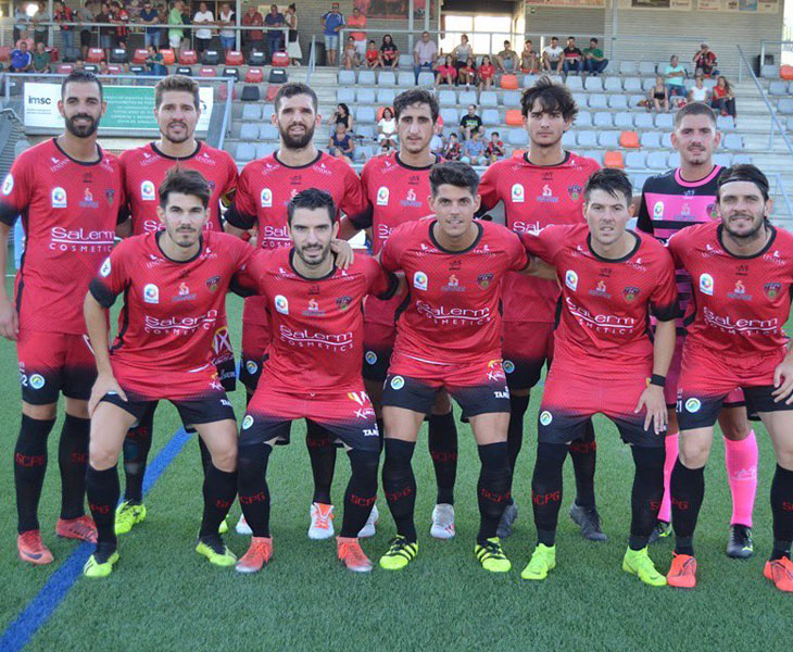 El once del equipo de Puente Genil en uno de sus partidos. Foto: Tino Navas / @SalermPG