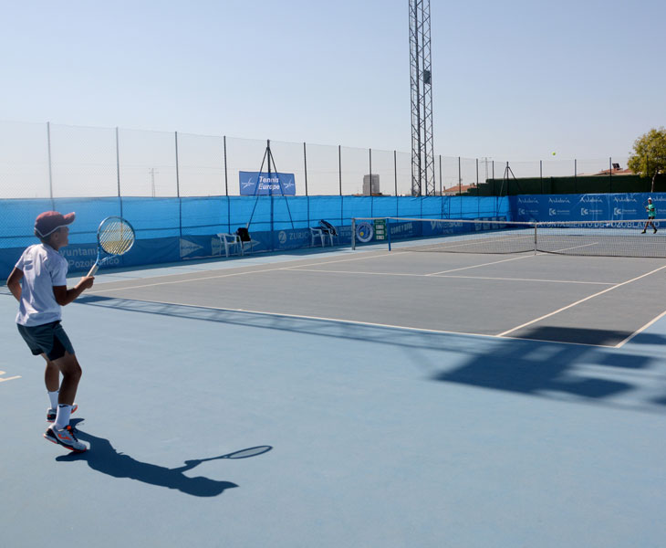 Las pistas del Club de Tenis de Pozoblanco han disfrutado de los jóvenes talentos europeos