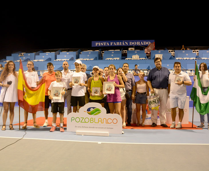 La foto de familia de ganadores y finalistas en Pozoblanco