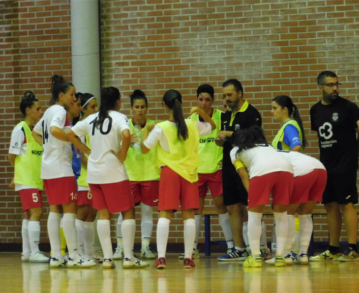Las chicas del Deportivo Córdoba de fútbol sala concentradas de cara al inicio de temporada