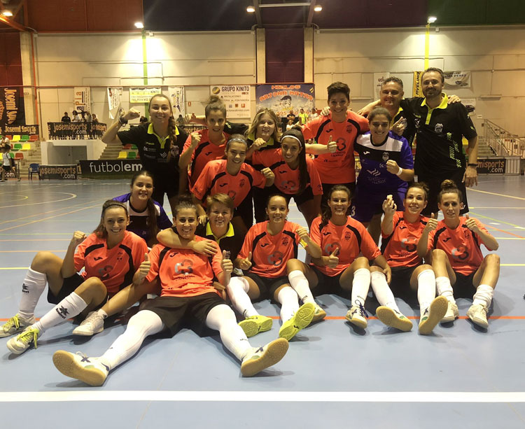 Las chicas del Cajasur Deportivo celebrando su clasificación en Villanueva de Tapia