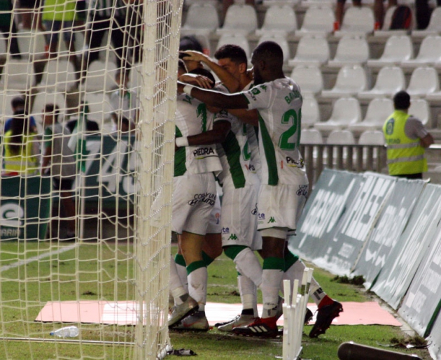 Celebración del gol por parte de los jugadores del Córdoba CF ante el Almería UD