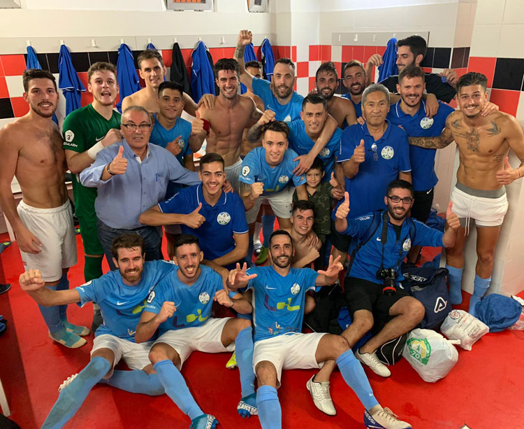 La celebración de los jugadores del Ciudad en su vestuario. Foto: @ciudaddelucena
