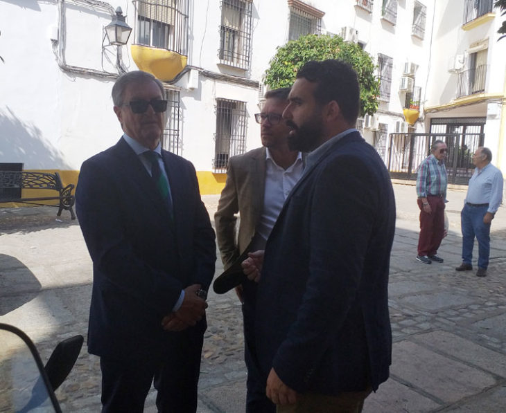 Manolo Garrido y Fran López, consejeros del Córdoba, junto a Alberto Mayoral