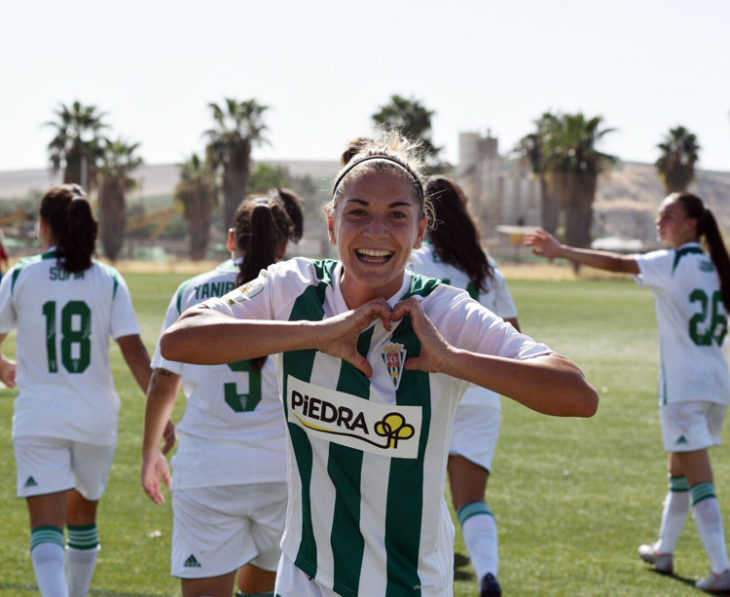 Mery Martí en una bonita imagen tras el gol decisivo. Foto: Córdoba Femenino