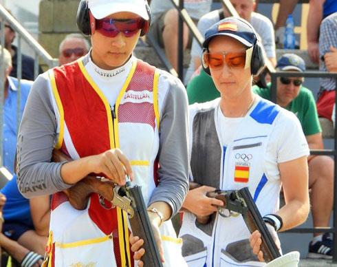 Fátima Gálvez, a la derecha, en una competición de 2019. Foto: ISSF