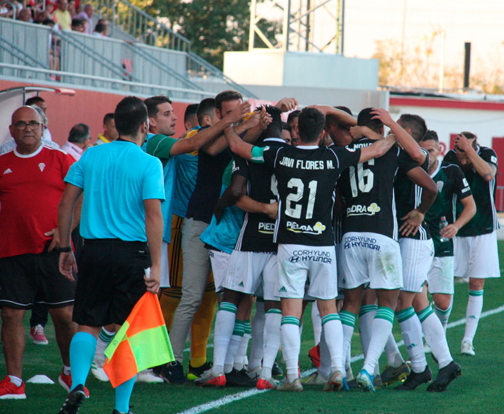 Los jugadores del Córdoba celebrando su tanto en Sevilla. Autor: Paco Jiménez
