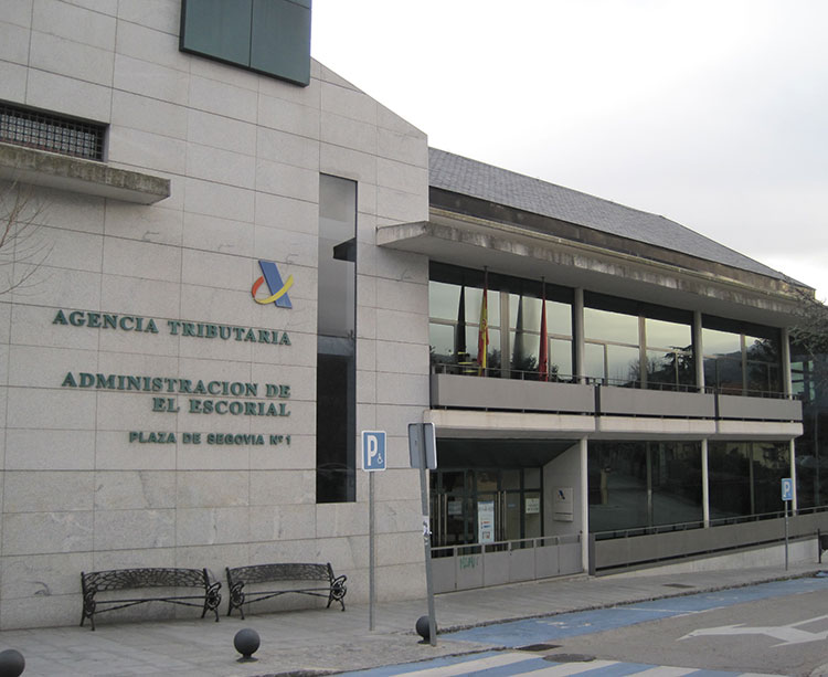 Fachada de la delegación de Hacienda