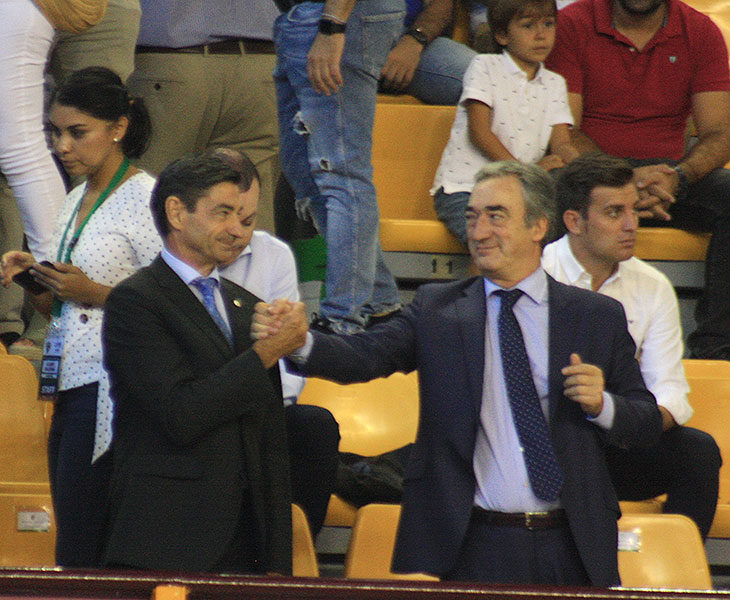 El presidente de la Lina Nacional de Fútbol Sala, Javier Lozano, en el palco de Vista Alegre