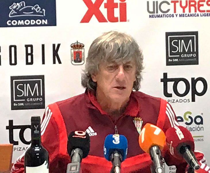 Enrique Martín en la sala de prensa del Yeclano